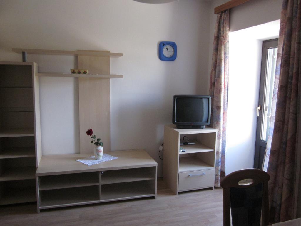 Gasthof Zum Roessl San Genesio Atesino Luaran gambar